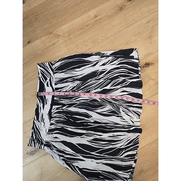 Liz Claiborne Mini Skirt Womens L Full Black White Floral Pockets Full Short - Picture 3 of 8